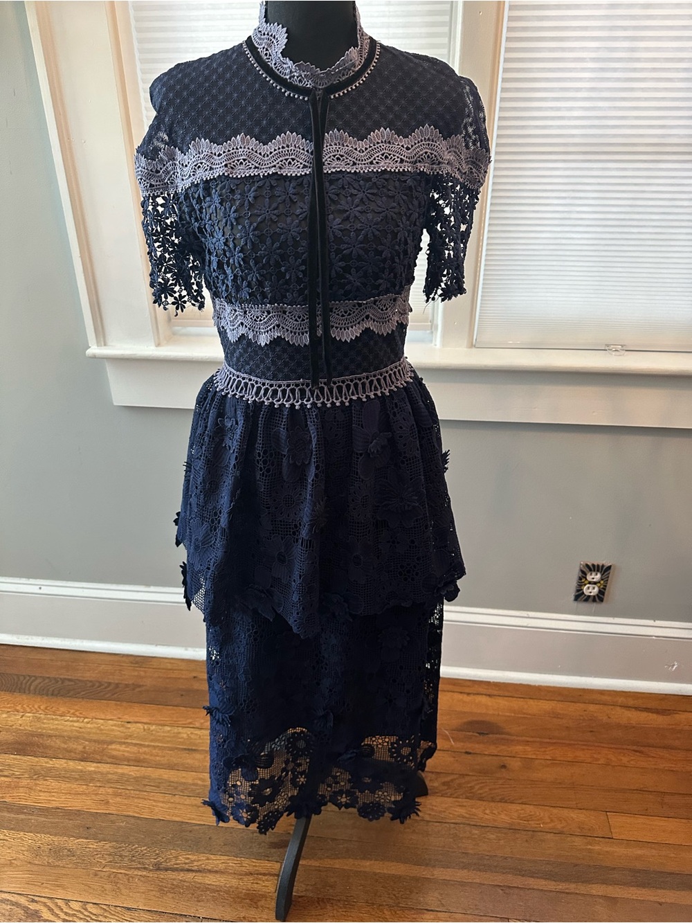 NWT Few Moda Elegant Navy Lace Midi Dress with Contrast Trim